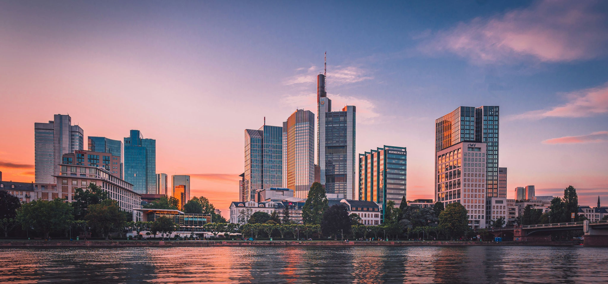 Von der Quelle bis ins Glas: Alles, was du über das Leitungswasser in Frankfurt wissen musst